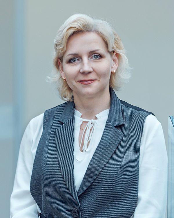 Олена Синякова